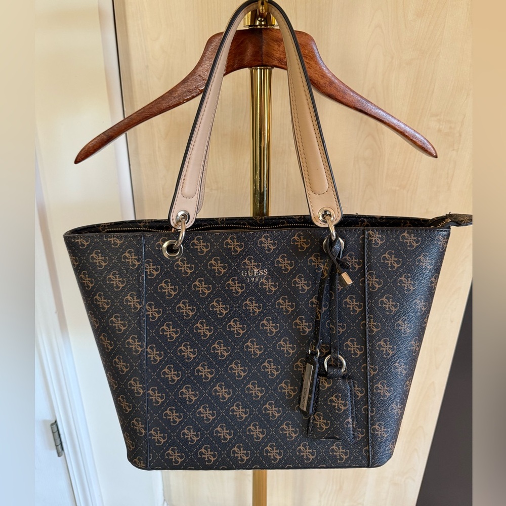 Guess Shoulder Bag
